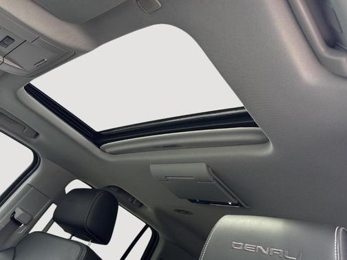 White Frost Tri-Coat 2017 GMC Yukon Denali