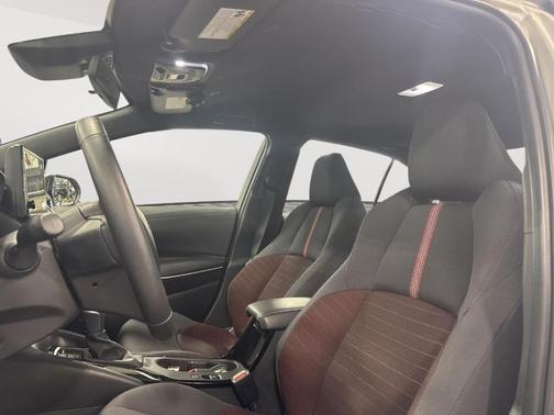 Classic Silver Metallic 2024 Toyota Corolla SE