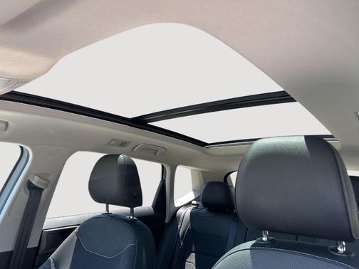 Alpine Grey With Black Roof 2025 Volkswagen Taos 1.5T SE Black