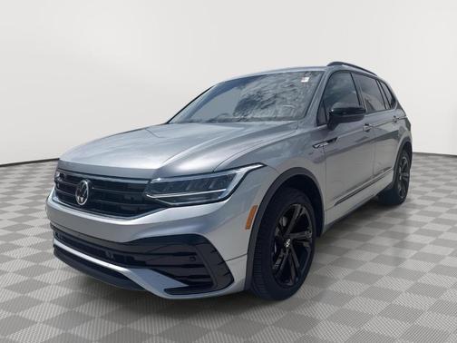 Pyrite Silver Metallic 2023 Volkswagen Tiguan 2.0T SE R-Line Black