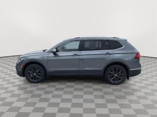 Platinum Gray Metallic 2024 Volkswagen Tiguan 2.0T SE
