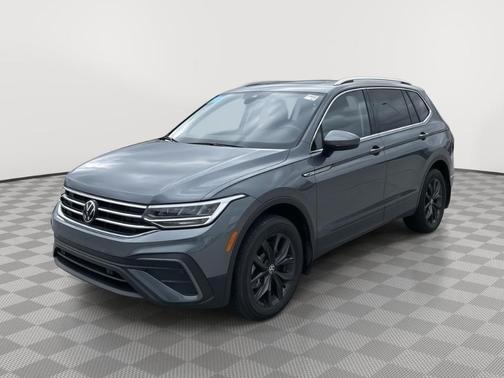 Platinum Gray Metallic 2024 Volkswagen Tiguan 2.0T SE