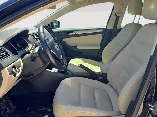 Black 2017 Volkswagen Jetta 1.4T SE