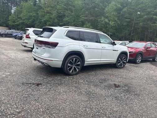 Opal White Pearl 2024 Volkswagen Atlas 2.0T SEL Premium R-Line 4MOTION