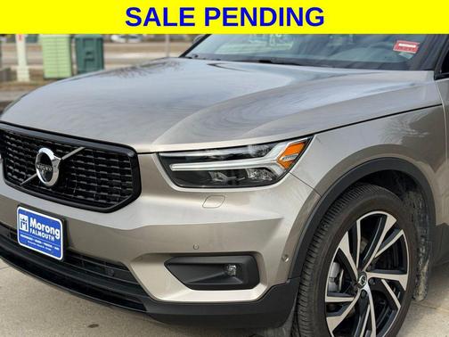 2022 Volvo XC40 T5 R-Design