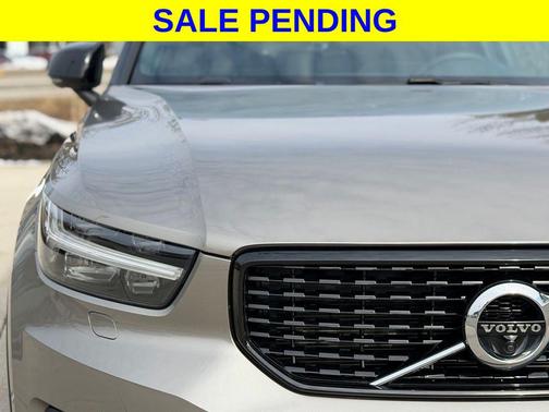 2022 Volvo XC40 T5 R-Design