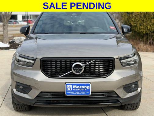 2022 Volvo XC40 T5 R-Design