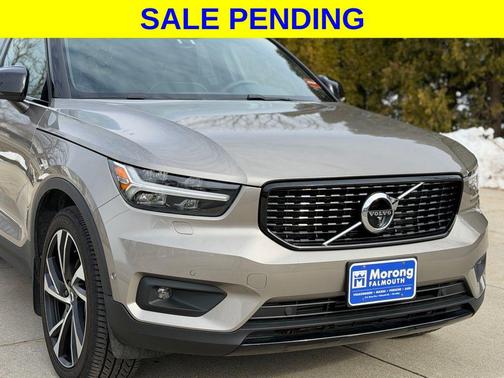 2022 Volvo XC40 T5 R-Design