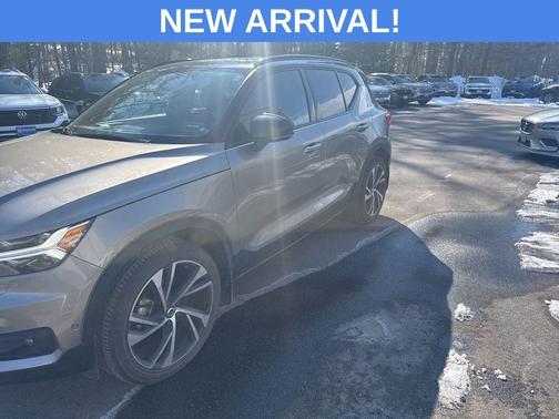 2022 Volvo XC40 T5 R-Design