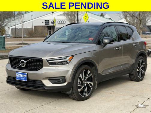 2022 Volvo XC40 T5 R-Design