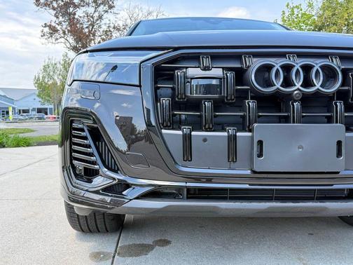 Tamarind Brown Metallic 2026 Audi Q7 55 Premium Plus
