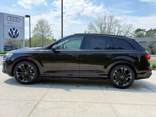 Tamarind Brown Metallic 2026 Audi Q7 55 Premium Plus