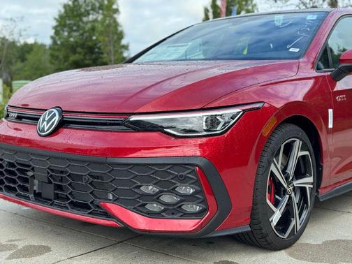 2025 Volkswagen Golf GTI 2.0T SE DSG