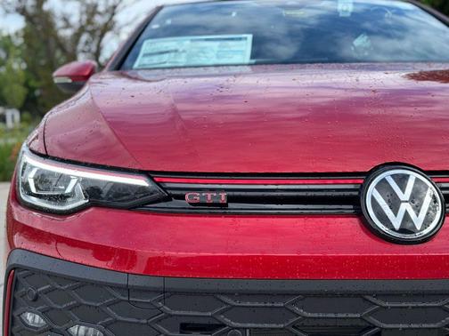 2025 Volkswagen Golf GTI 2.0T SE DSG