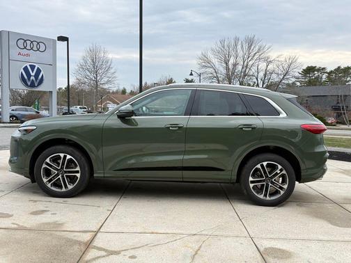 District Green Metallic 2025 Audi Q5 Premium Plus TFSI quattro S tronic