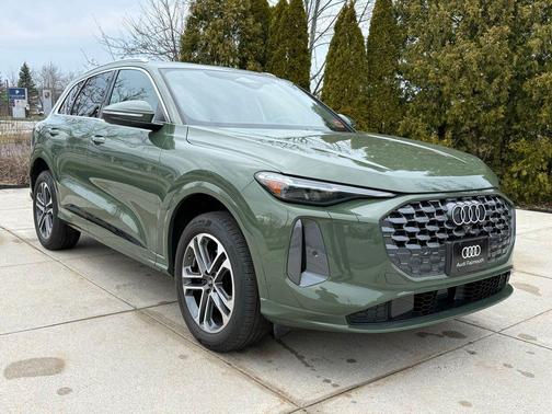 District Green Metallic 2025 Audi Q5 Premium Plus TFSI quattro S tronic