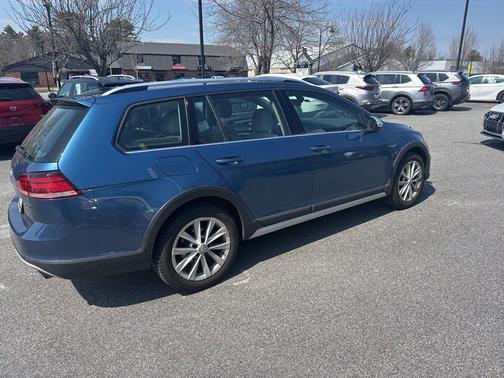 Blue 2019 Volkswagen Golf Alltrack TSI SE