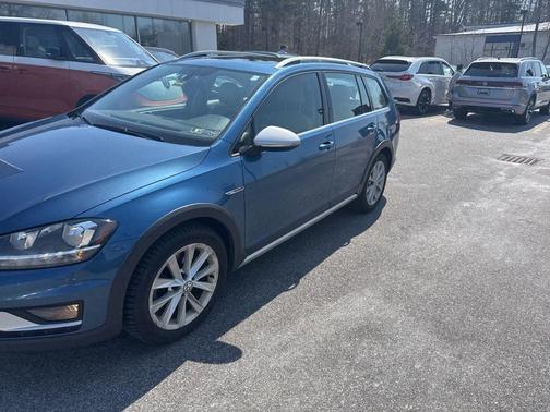 Blue 2019 Volkswagen Golf Alltrack TSI SE
