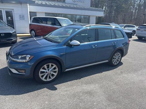 Blue 2019 Volkswagen Golf Alltrack TSI SE