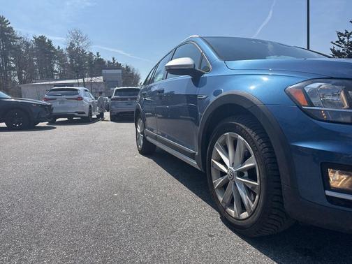 Blue 2019 Volkswagen Golf Alltrack TSI SE