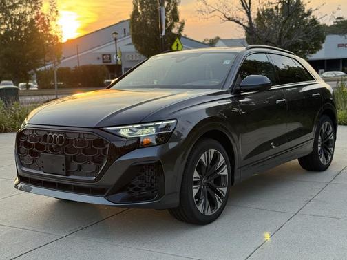 2025 Audi Q8 55 Premium Plus