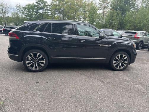Deep Black 2023 Volkswagen Atlas Cross Sport 3.6L V6 SEL Premium R-Line
