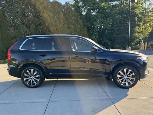 2023 Volvo XC90 B6 Core