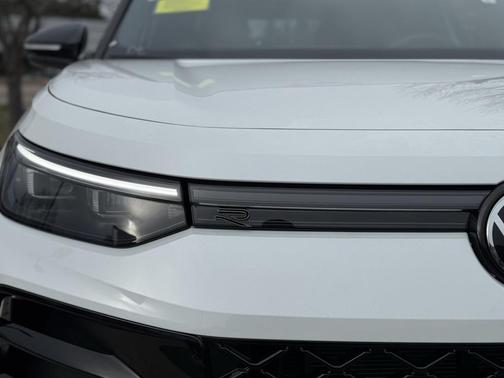 2026 Volkswagen Tiguan 2.0T SE R-Line Black 4MOTION