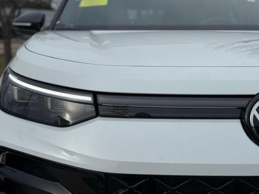 2026 Volkswagen Tiguan 2.0T SE R-Line Black 4MOTION