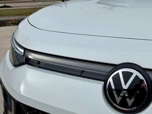 2026 Volkswagen Tiguan 2.0T SE R-Line Black 4MOTION