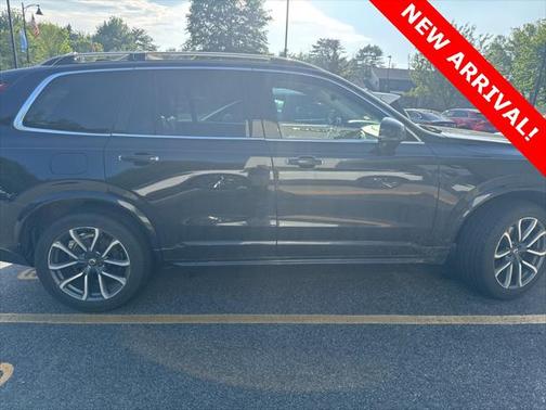 2016 Volvo XC90 T6 Momentum