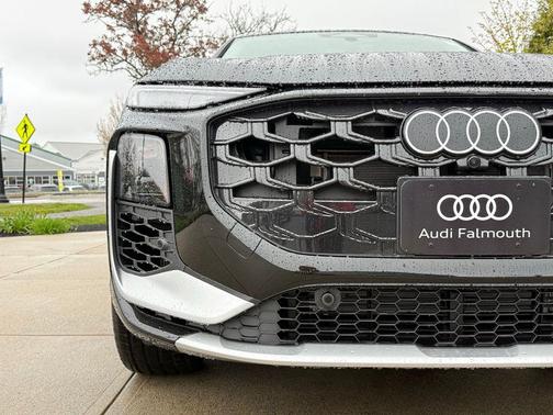 Mythos Black Metallic 2026 Audi Q3 TFSI quattro S tronic
