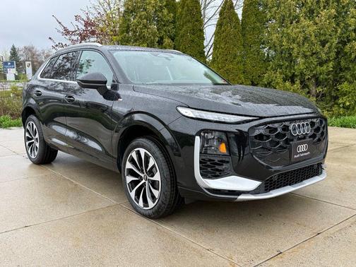 Mythos Black Metallic 2026 Audi Q3 TFSI quattro S tronic
