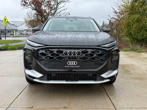 Mythos Black Metallic 2026 Audi Q3 TFSI quattro S tronic