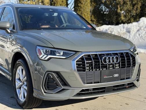 2025 Audi Q3 Premium 45 TFSI S line quattro Tiptronic