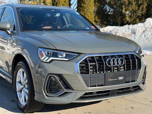 2025 Audi Q3 Premium 45 TFSI S line quattro Tiptronic
