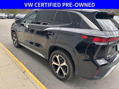 Deep Black Pearl 2025 Volkswagen Tiguan 2.0T SE 4MOTION
