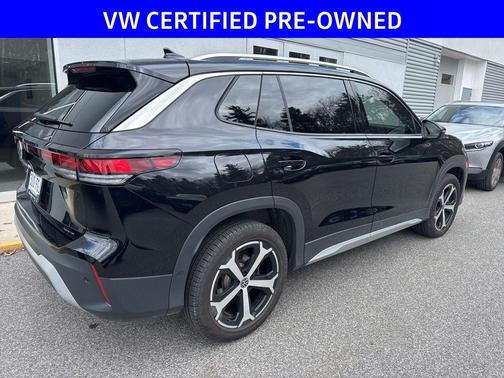 Deep Black Pearl 2025 Volkswagen Tiguan 2.0T SE 4MOTION