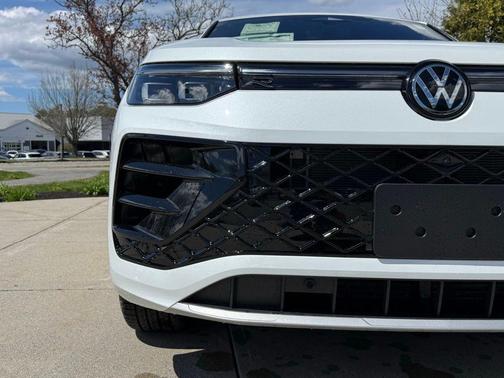 Opal White 2026 Volkswagen Tiguan 2.0T SEL R-Line 4MOTION