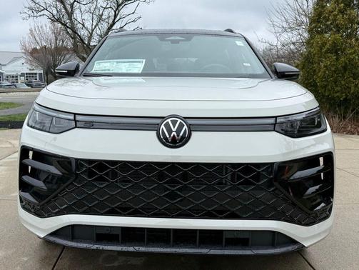 sandstone 2026 Volkswagen Tiguan 2.0T SE R-Line Black 4MOTION
