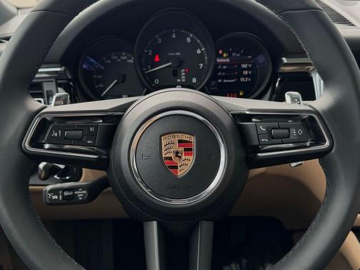 2025 Porsche Macan Base