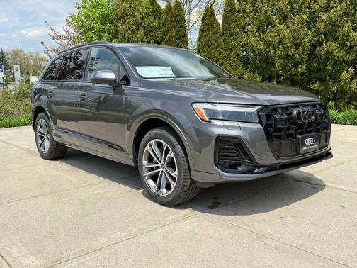 Samurai Gray Metallic 2026 Audi Q7 45 Premium