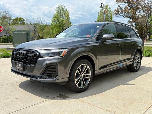 Samurai Gray Metallic 2026 Audi Q7 45 Premium