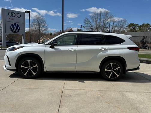 Wind Chill Pearl 2022 Toyota Highlander XSE