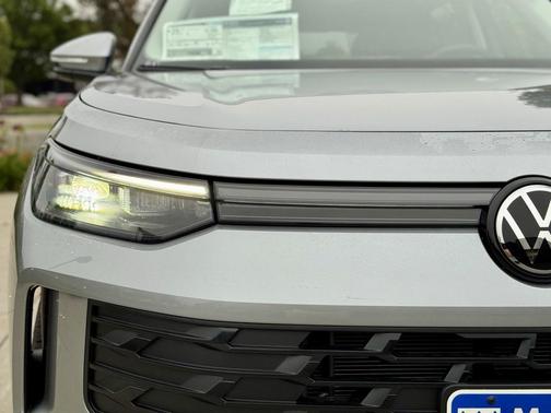 2025 Volkswagen Tiguan 2.0T SE 4MOTION