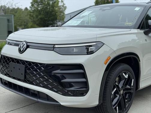 2025 Volkswagen Tiguan 2.0T SE R-Line Black 4MOTION