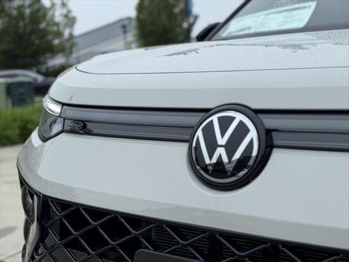 2025 Volkswagen Tiguan 2.0T SE R-Line Black 4MOTION