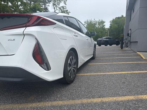 Super White 2021 Toyota Prius Prime XLE