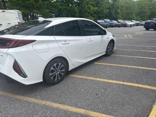 Super White 2021 Toyota Prius Prime XLE