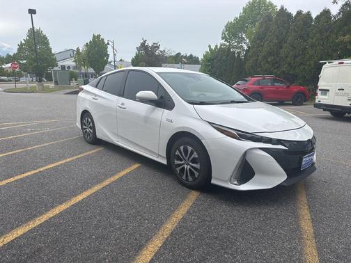 Super White 2021 Toyota Prius Prime XLE